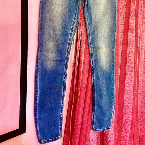 EUC Hollister Skinny Jeans Low-Rise Medium Blue Wash Regular Length Women’s 7 - Picture 2 of 2